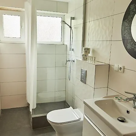 Sadova Park Слесин